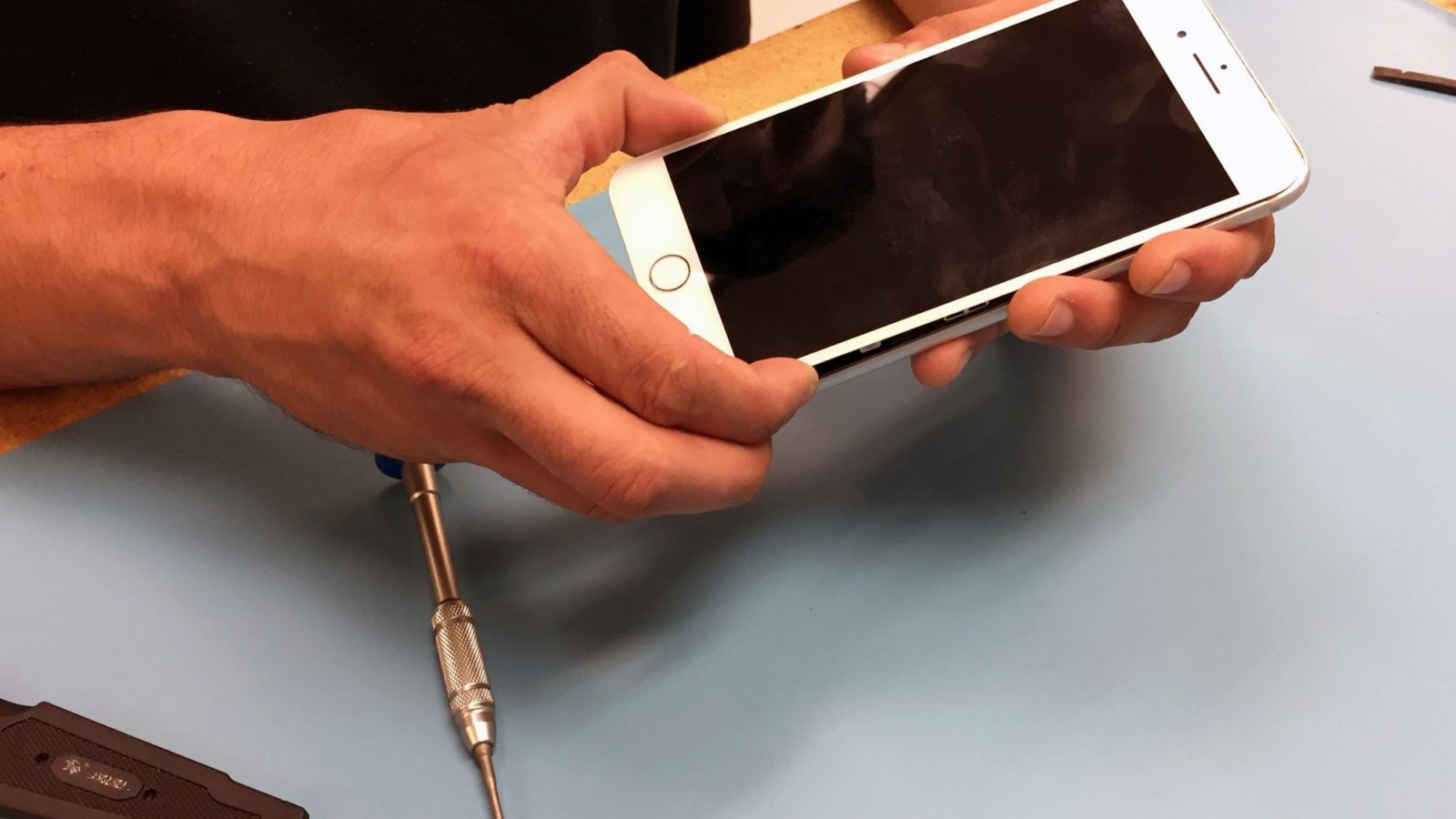 Replacing Battery iPhone